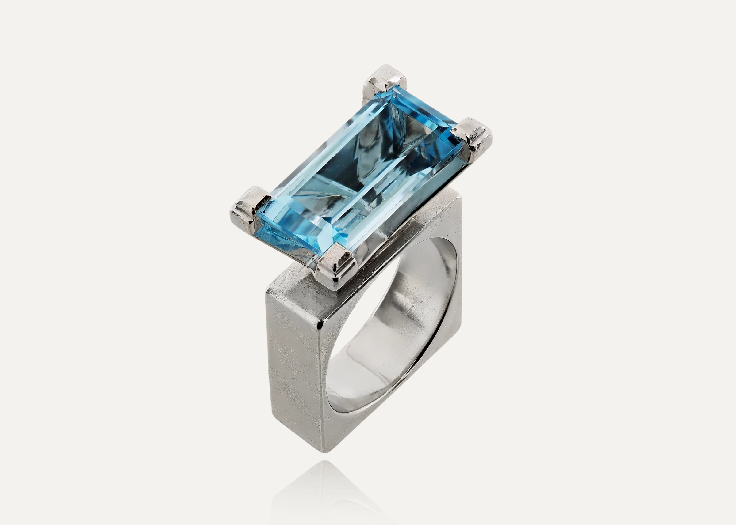 17ct Sky Blue Topaz Baguette Cut Natural Topaz in 925 Sterling Silver Ring