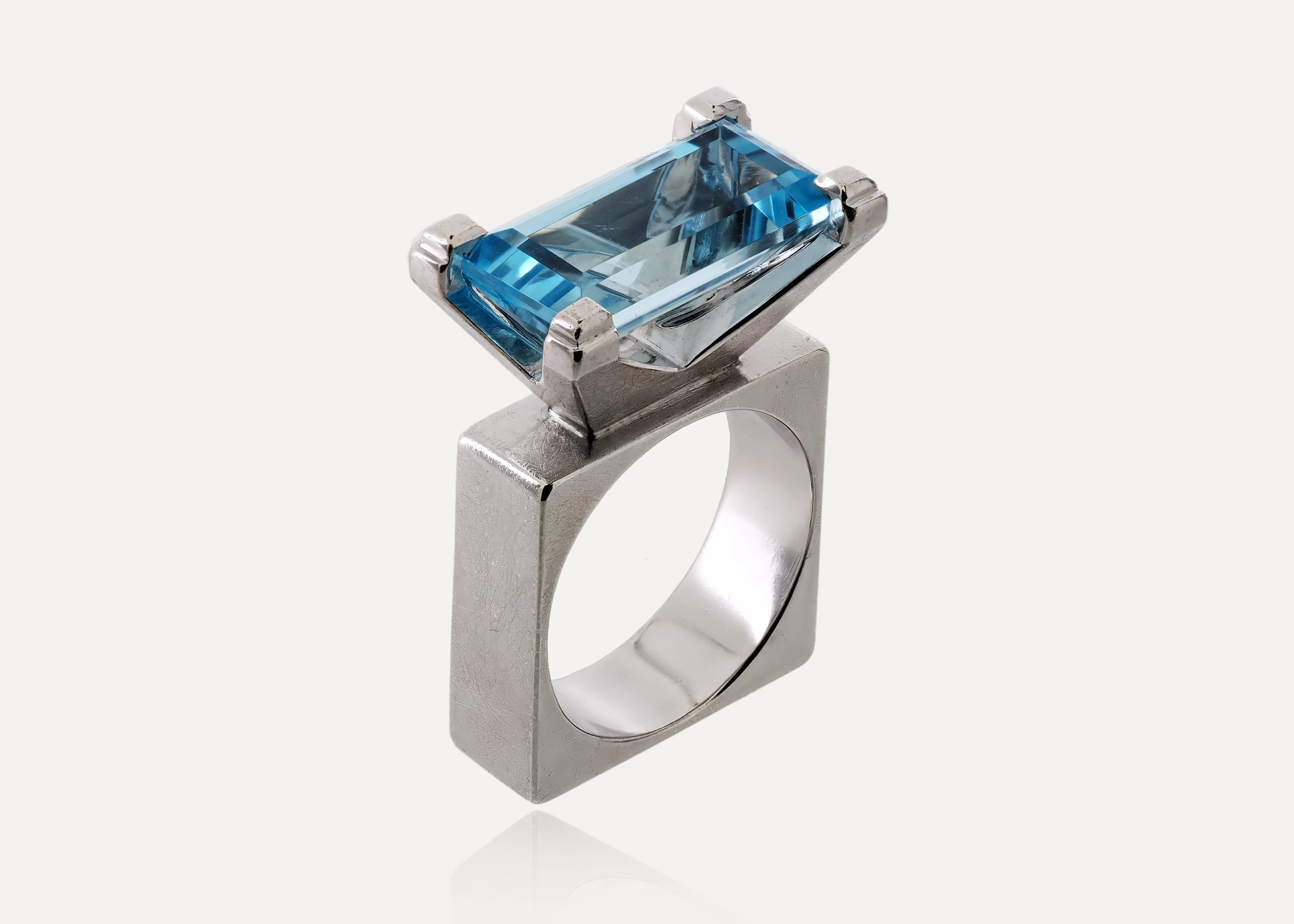 17ct Sky Blue Topaz Baguette Cut Natural Topaz in 925 Sterling Silver Ring
