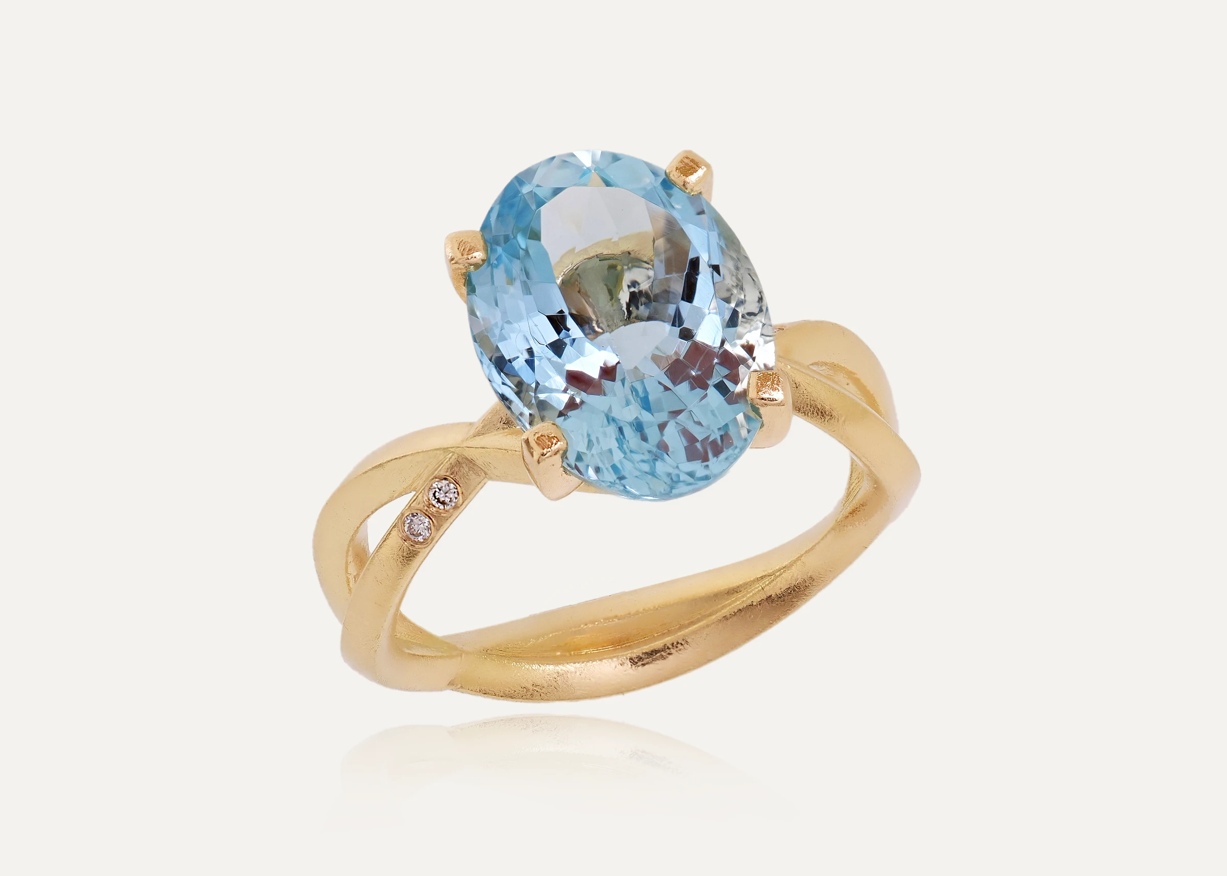 5.11ct Oval Cut Aquamarine Ring - Modern Twisting Design