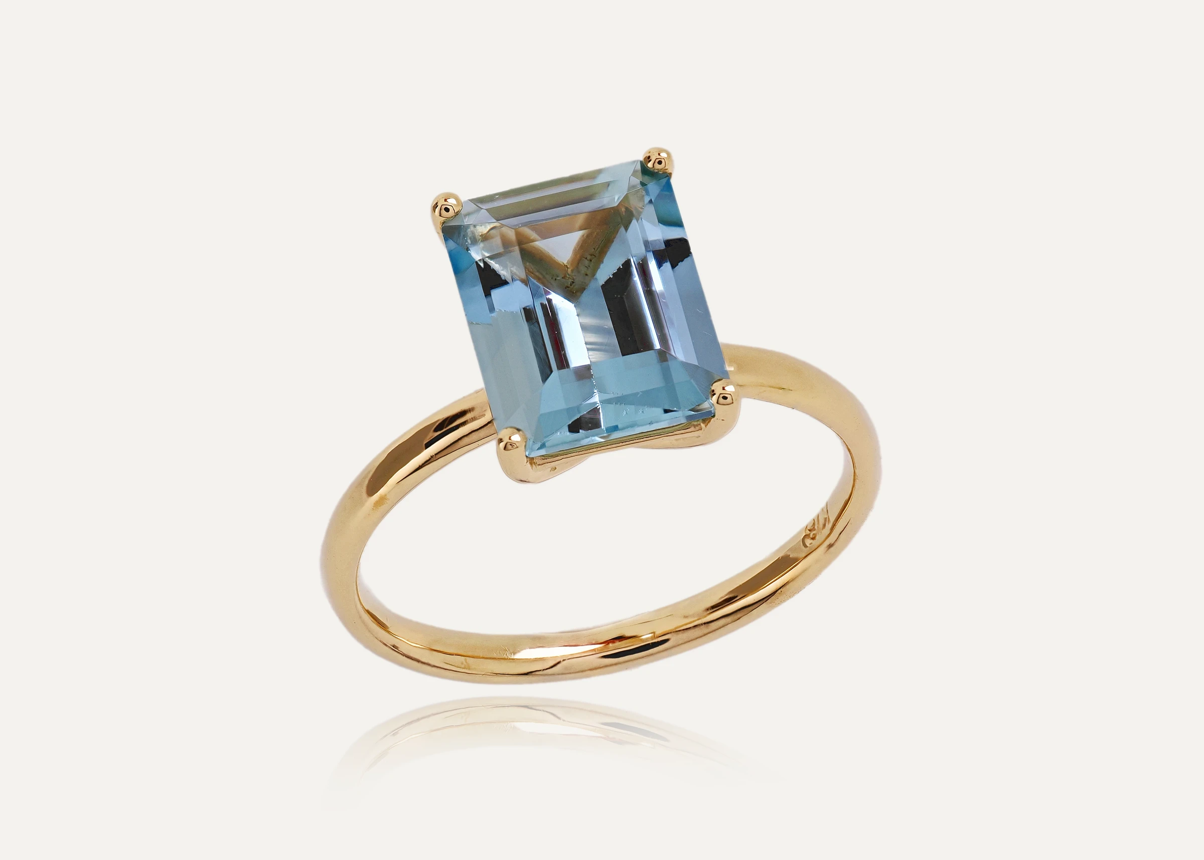 6.2ct Emerald Cut Natural Aquamarine Ring in 18ct Yellow Gold