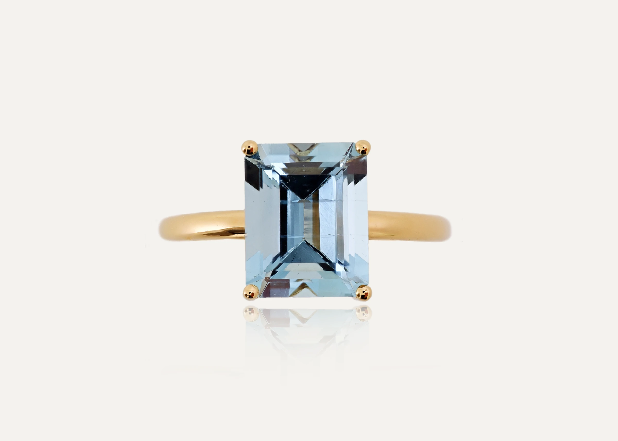 6.2ct Emerald Cut Natural Aquamarine Ring in 18ct Yellow Gold